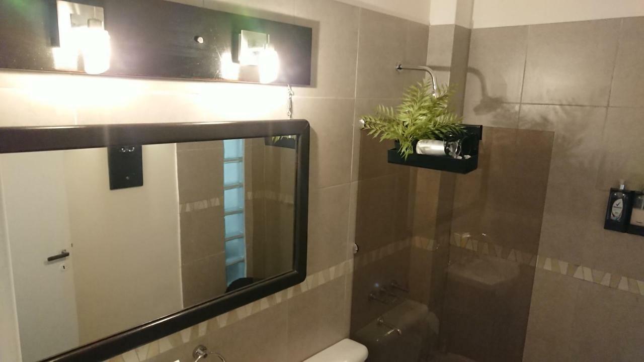 Excelente Departamento Con Balcon A La Calle Sobre Avenida Buenos Aires Exterior photo