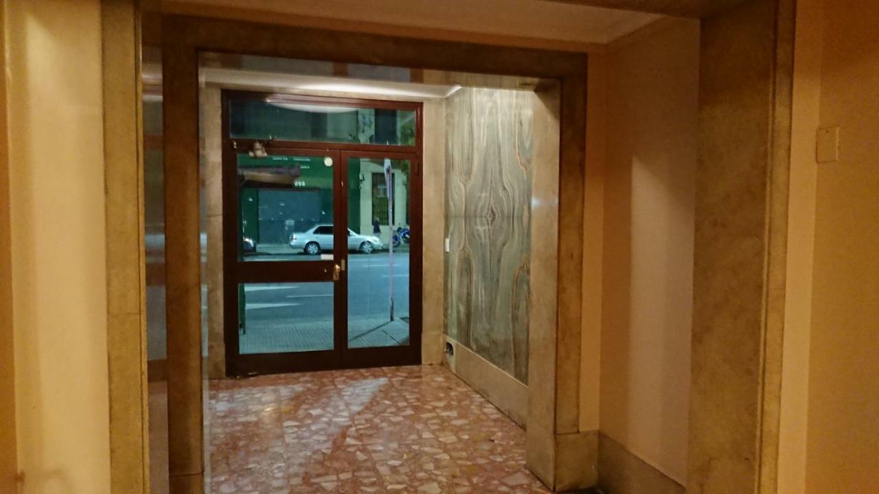 Excelente Departamento Con Balcon A La Calle Sobre Avenida Buenos Aires Exterior photo
